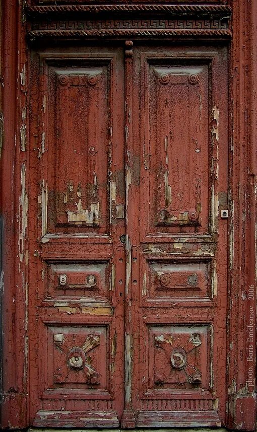 Советские двери межкомнатные. Старая дверь. Старая Советская дверь. Старинная дверь. Советские деревянные двери.