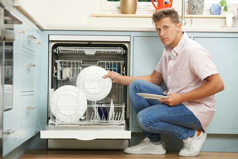 Loading man. Посудомойка юмор. Empty the Dishwasher. Load the Dishwasher. Dishwasher person.