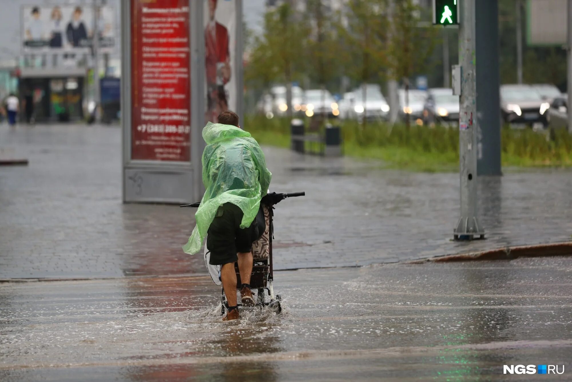 Ливень в Новосибирске. Гроза в городе. Ливень в Новосибирске 2022. Ливень в Новосибирске сегодня.