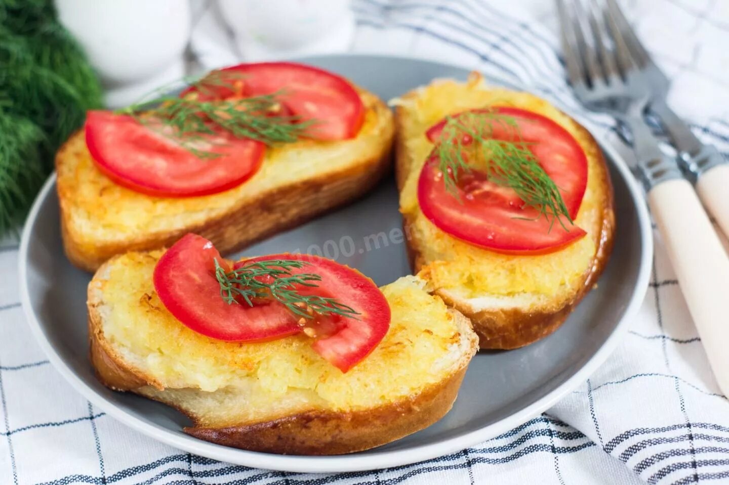 Горячие бутерброды на сковороде с колбасой и помидорами - Катенок-Поваренок!