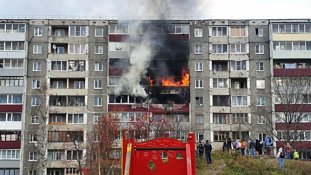 Пожар жилого дома сегодня. Пожар на ключевой Петрозаводск. Пожар на ключевой Петрозаводск вчера. Пожар в Петрозаводске сегодня на ключевой. Пожар в многоэтажном доме.