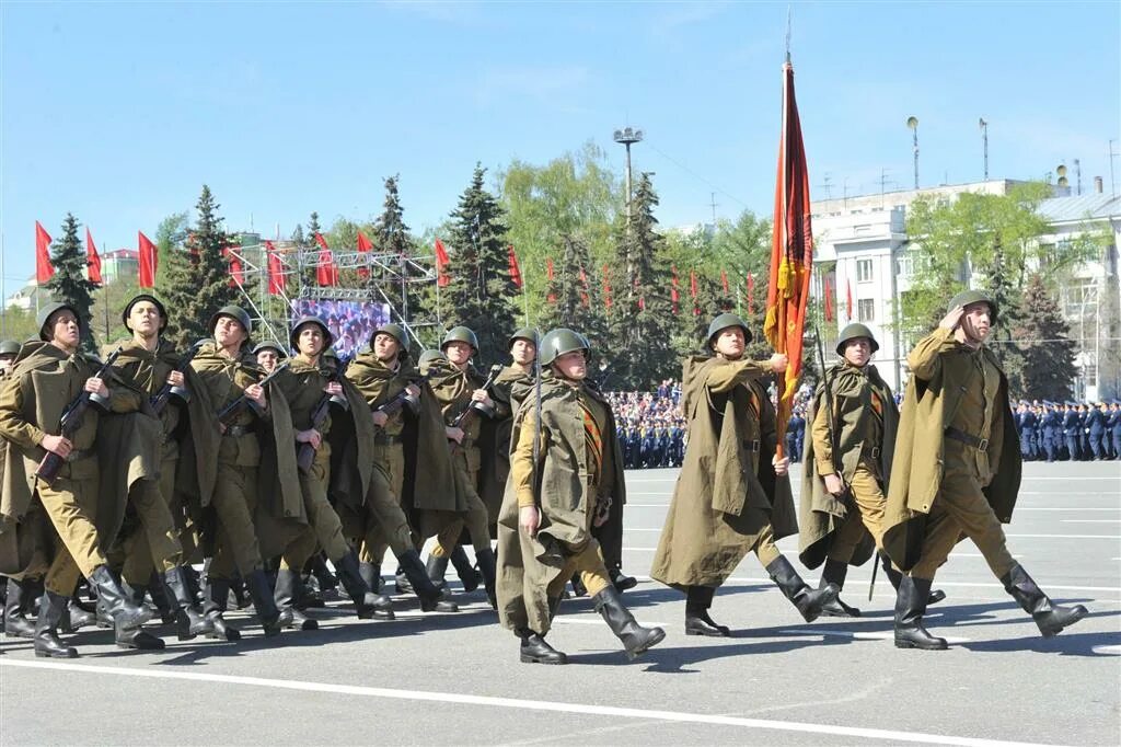 Парад Победы в Самаре 2014 год. Парад 9 мая в Самаре. Площадь Куйбышева 9 мая. Парад 9 мая 2014. 9 мая 2011