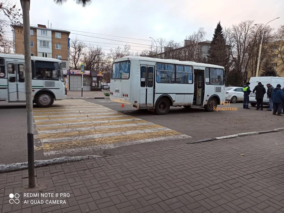 Автовокзал Кропоткин. Автобус Кропоткин. Автобус и пешеход. Кропоткин ПАЗ Кропоткин.