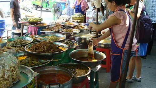 Как едят средняя Азии на чём. Рассказ об одном дне продавца на рынке в Бангкоке.