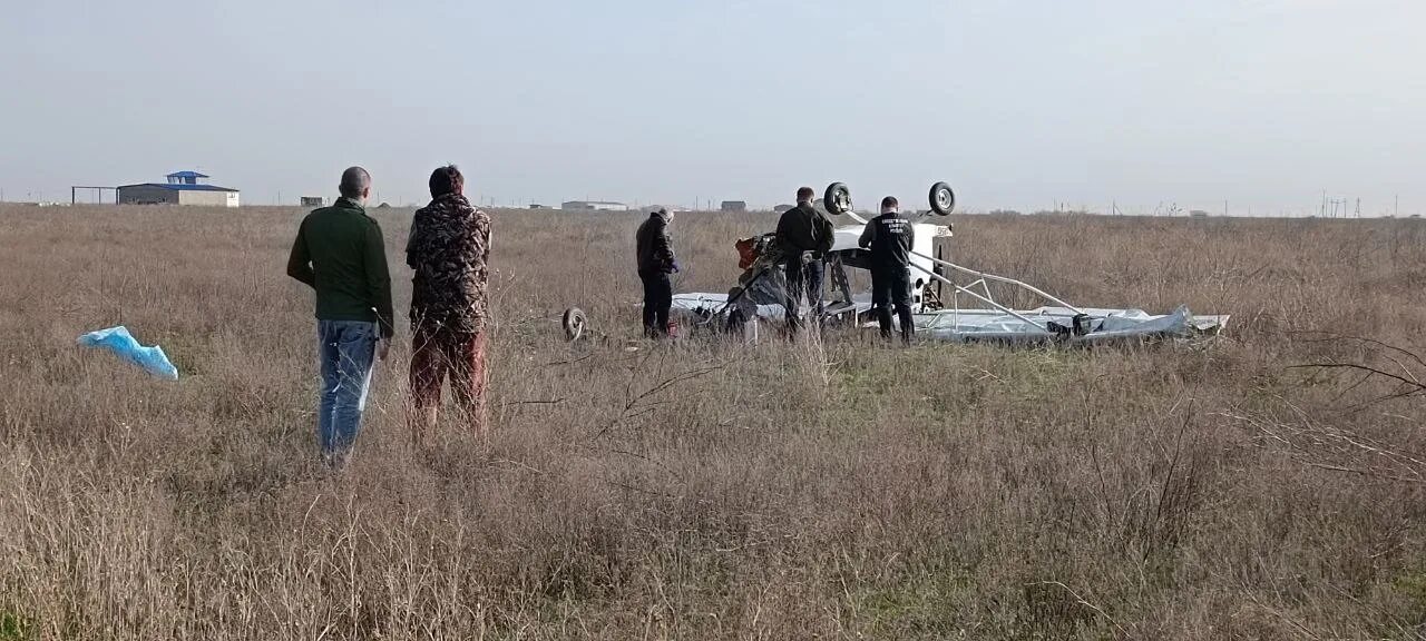 Самолёт миг 21 памятник волгоград. Украинский легкомоторный самолет. Самолёт-памятник «миг-21ум» бутурлиновкка. Волгоградская область самолет. Пилот сажает самолет.