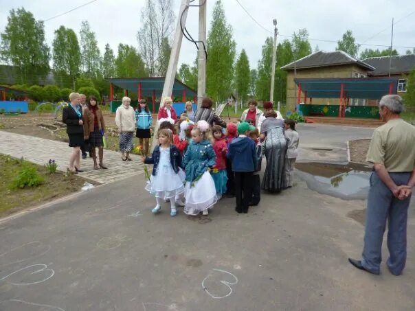 Погода неболчи рп 5. Лена Боронихина Неболчи. Поселок Неболчи Любытинского района Новгородской области. Неболчи Церковь новомучеников. Неболчи школа 2016.