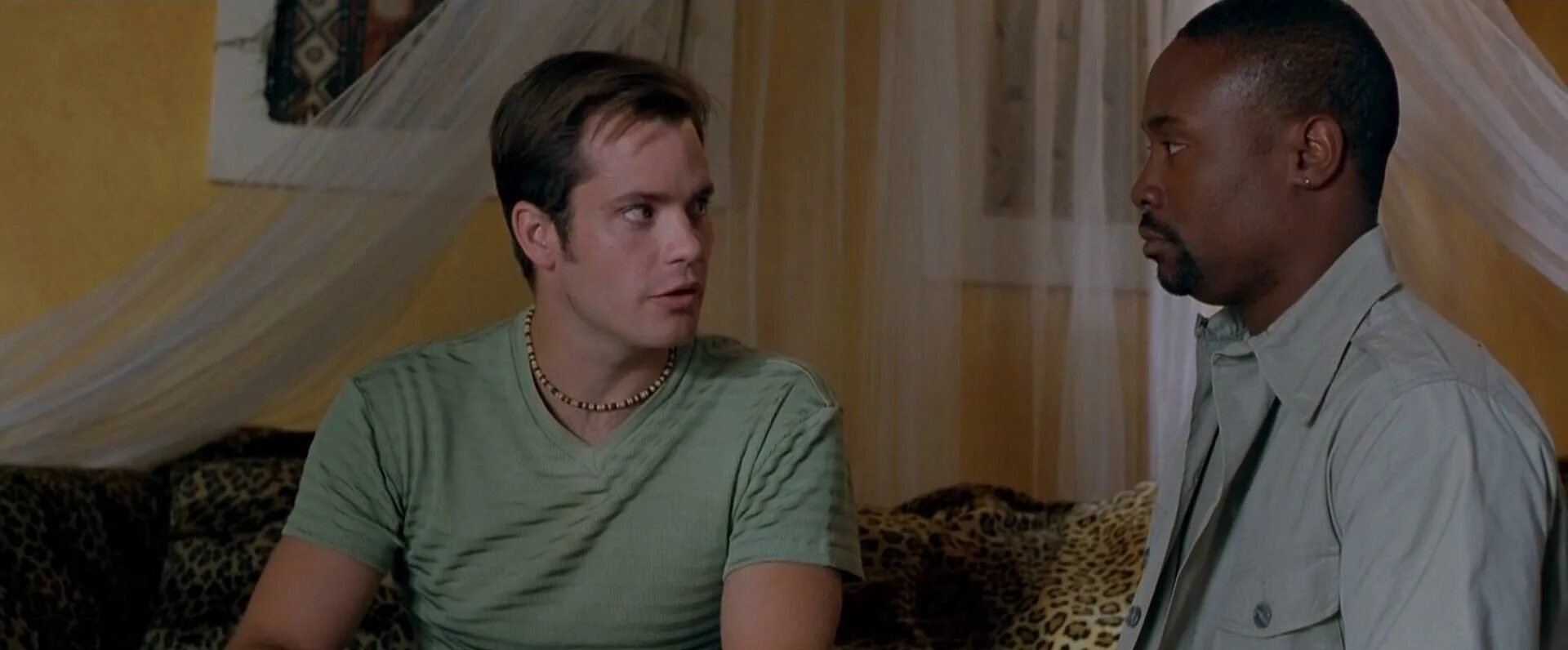 Клуб разбитых сердец ларири. Катрин корр. Клуб разбитых. Клуб разбитых сердец футболка. Сердца разбитые клубом.