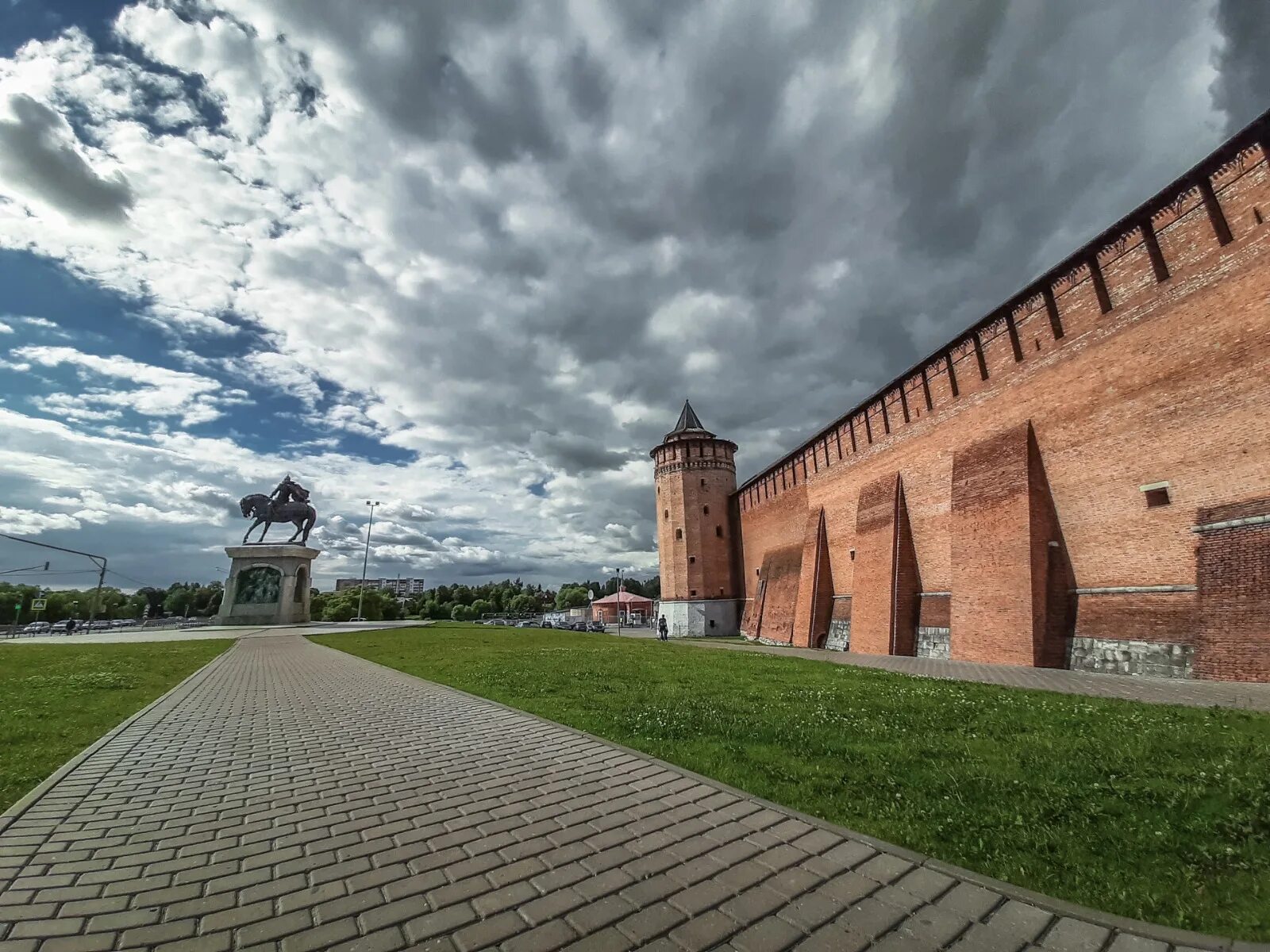 Коломна кремль экскурсии. Коломенский Кремль Коломна. Маринкина башня в Коломне. Коломенский Кремль экскурсии. Коломенский Кремль достопримечательности Коломны.