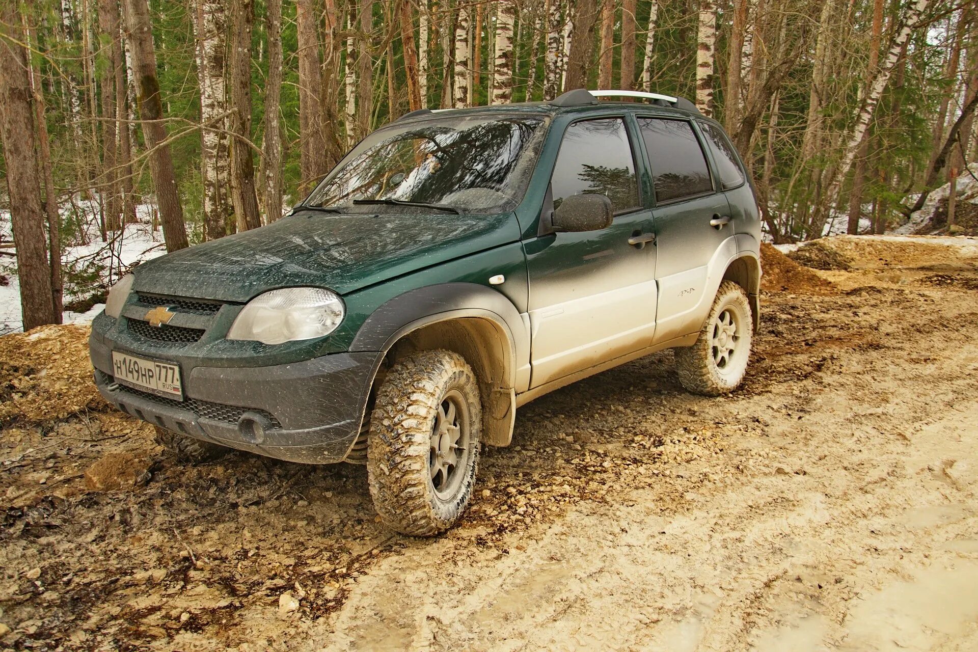 Грязевые шины на ниву шевроле. Chevrolet niva зеленая. шевроле нива бертоне 2123. нива шевроле на грязевой резине. шевроле нива на 28 колесах.