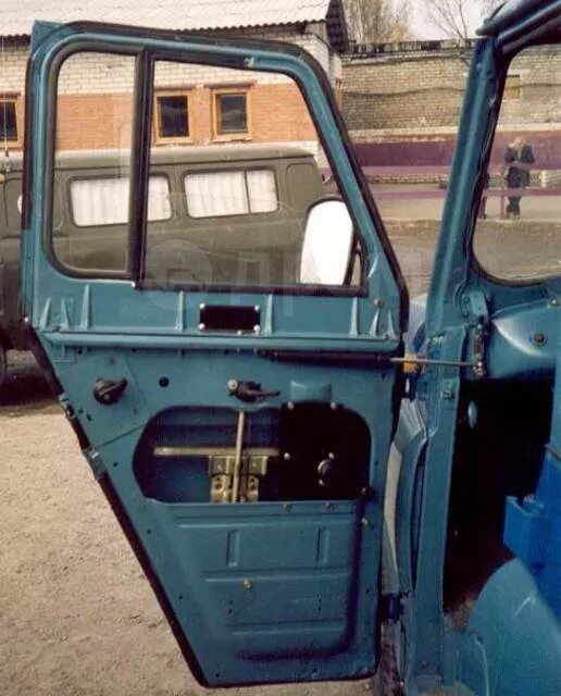 Уаз 469 двери. Уаз 469 двери. 451д6100014 дверь уаз-452, 3741 передняя правая (грунтованная в сборе). Уаз 3303 передняя дверь защелка. Двери на уаз авито.