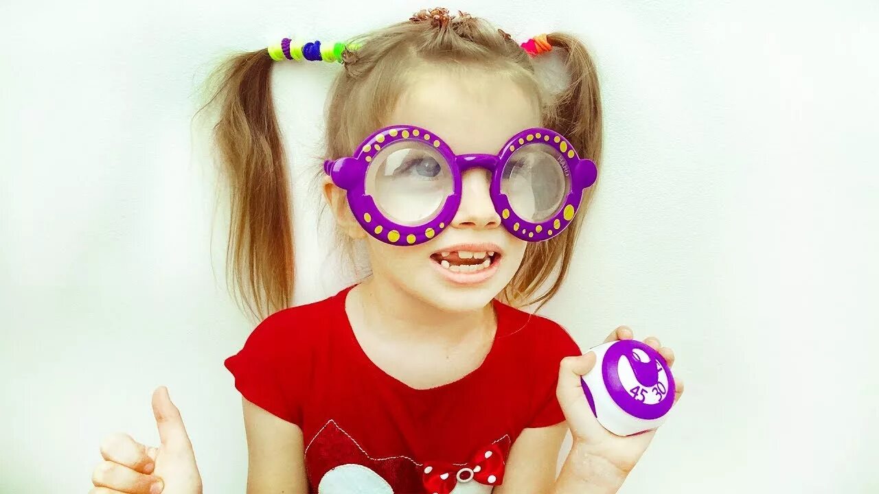 Что такое очки игры. Детские волшебные очки. Игра волшебные очки. Игры про очки для детей. Детская игрушка в очках.