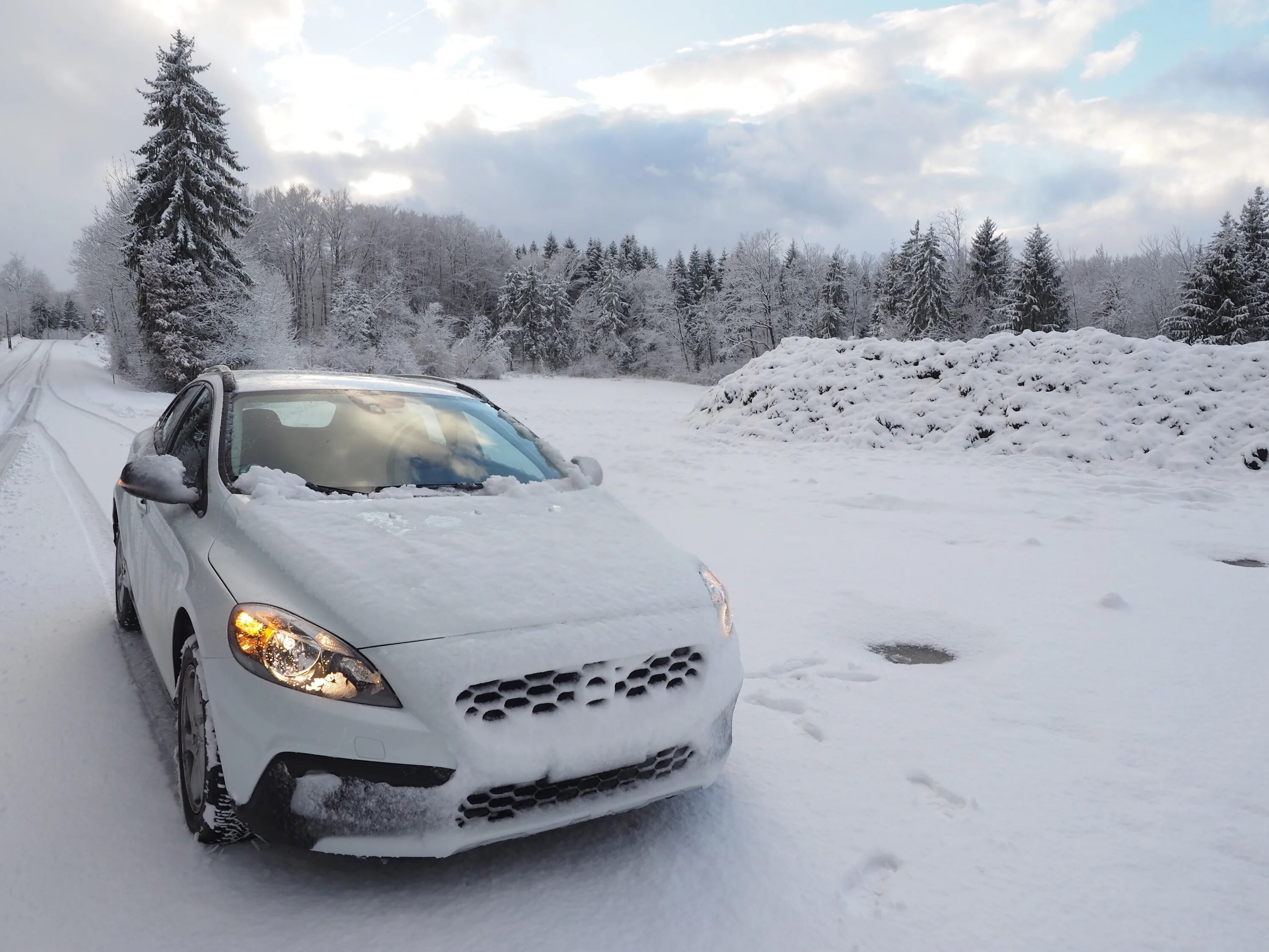 Движение зима. Volvo snow. машина зима. машина зимой. машина в снегу.