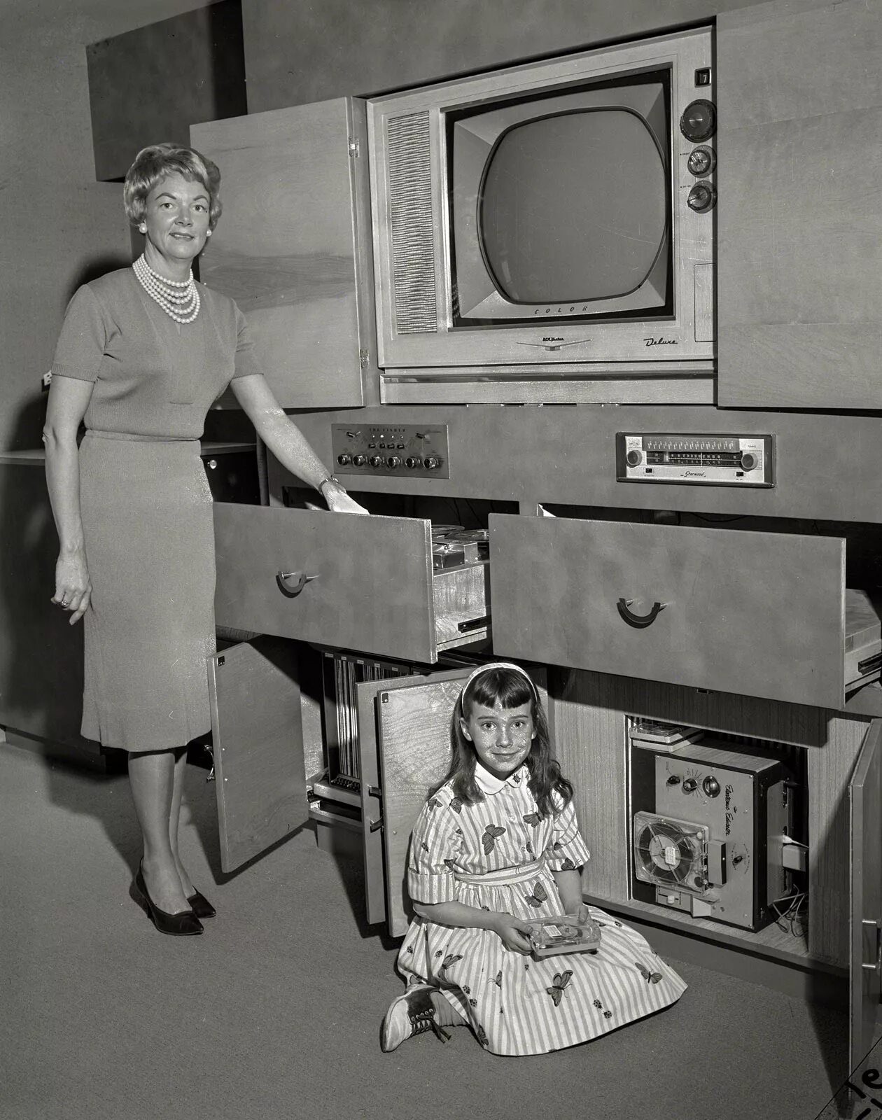Посудомоечная машина стауме 2 ссср. Телевизор philco 1958. Техника 50 60 годов. Холодильники 60-х годов. Техника 50 60 годов.