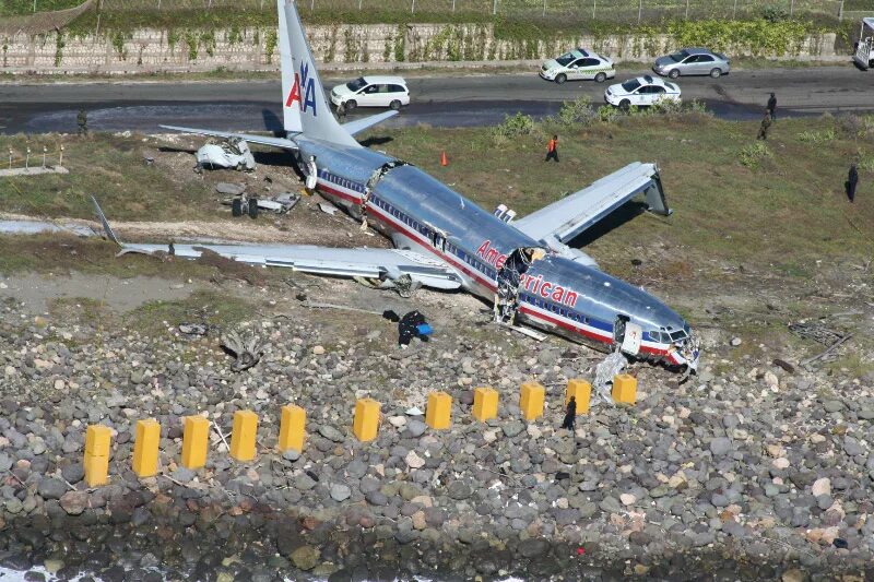 Взлет крушение. Авиакатастрофа Боинг 737. American Airlines Flight 331. Американ Эйрлайнс авиакатастрофы. Авиакатастрофа а320 в Сочи.