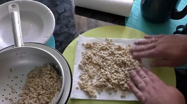 Как сварить перловку для рыбалки. Перловка для рыбалки на карася. насадка перловка. приготовление перловки для рыбалки на карася. перловка с чесноком для рыбалки на карася.