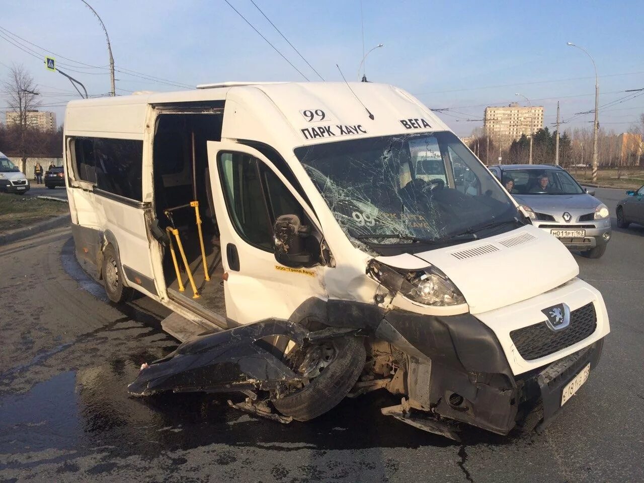 Авария автобуса в Тольятти. Разбитый микроавтобус. 63 ру тольятти