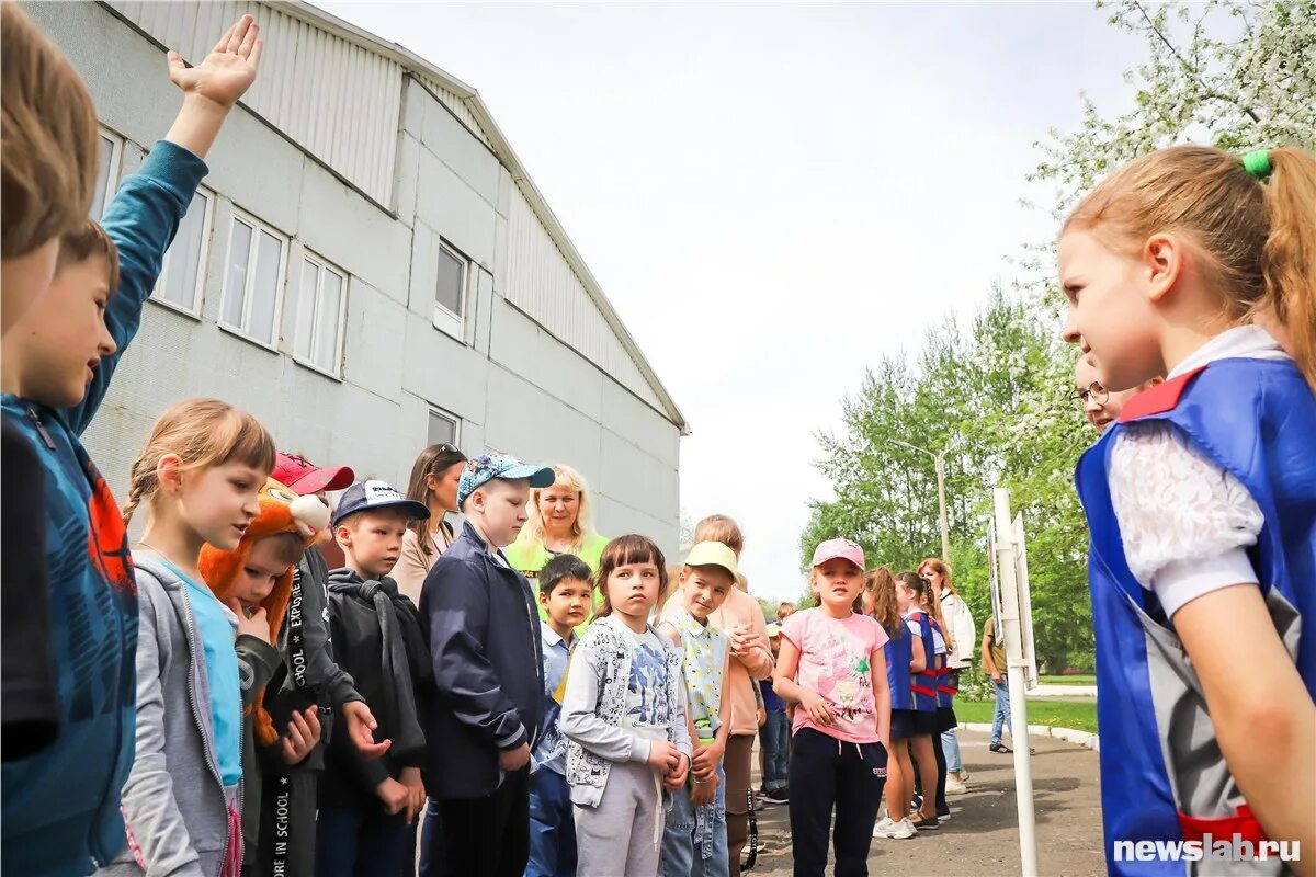 139 школа красноярск. Красноярск школьники на улице. Фото школьники Красноярск. Добрые новости Красноярск.