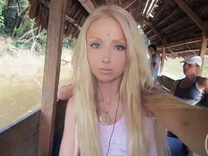 Kiyimdan chiqadigan kokrak fotosuratlari