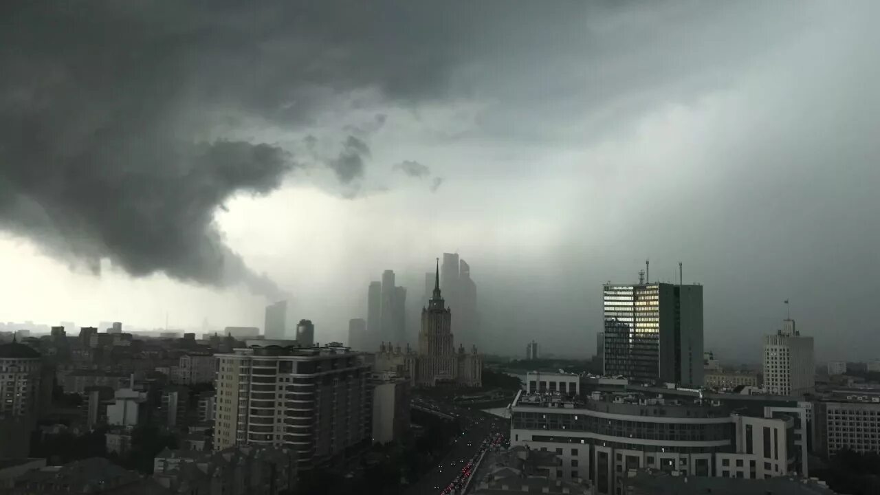 Ураган в Москве 2017 смерч. Смерч Торнадо Москве. Ураган в Москве (2017). Москва ураган смерч Торнадо в Москве.