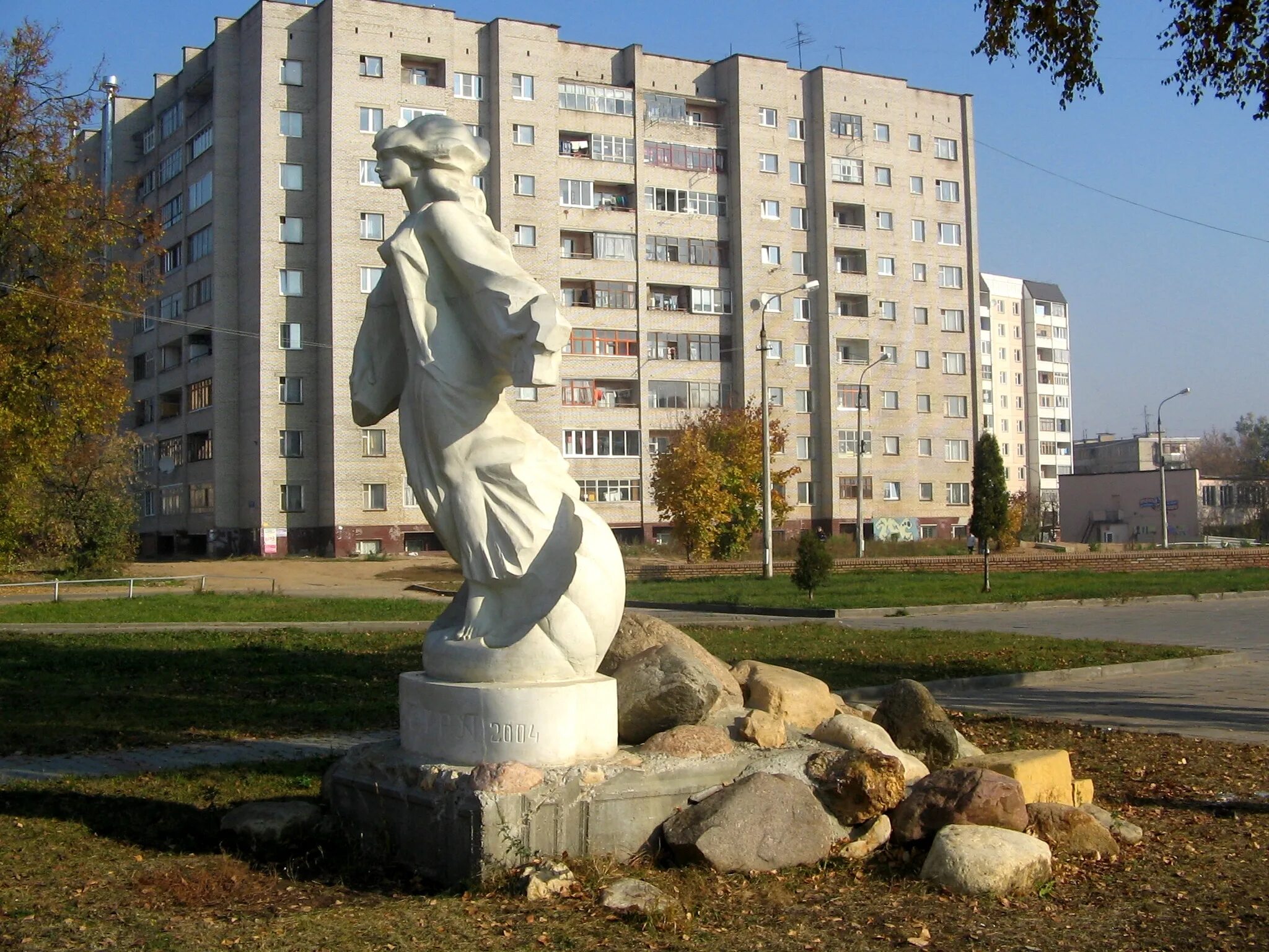 Город зовет. Скульптура истра. памятники города истра. скульптура «истра-река». скульптура река истра в истре.