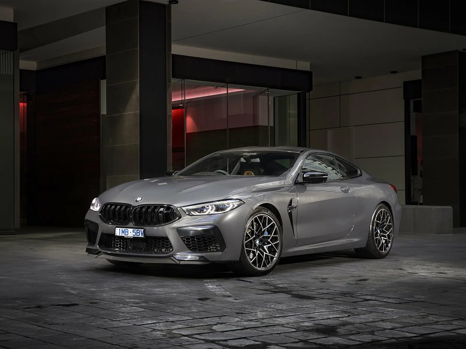Bmw individual dravitgrau. Бмв купе 2018. Bmw m8 gran coupe. Бмв 8 гранд купе. Bmw m8 серая матовая.