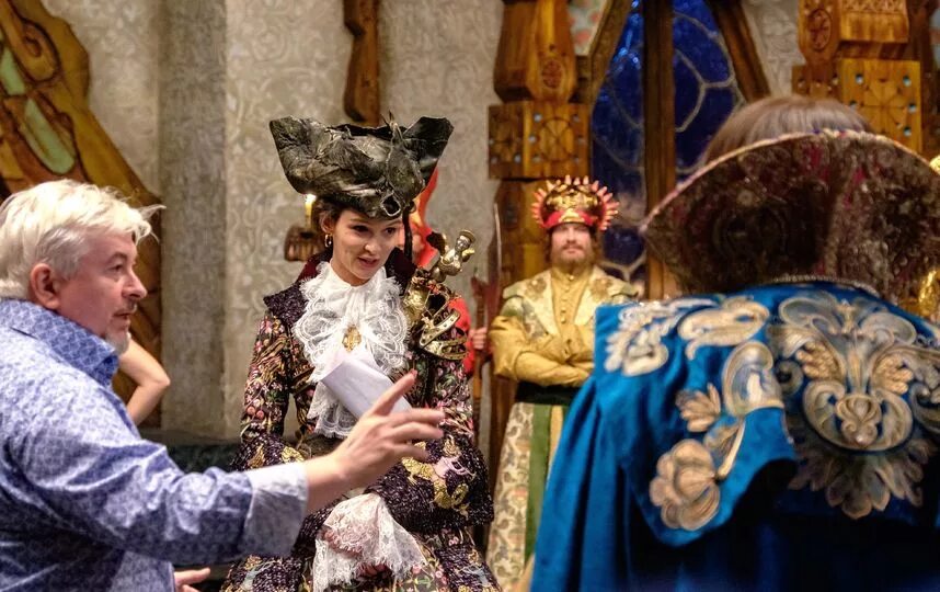 Конёк-горбунок фильм 2021. Женщина в сарафане и кокошнике. Костюмы канадцев. Кино конёк горбунок 2020. Конёк-горбунок фильм 2020.