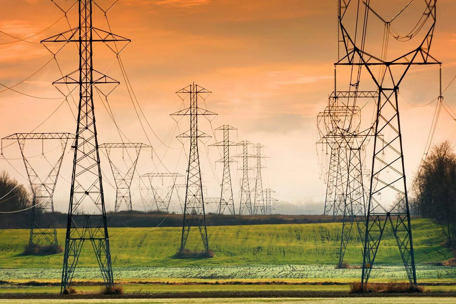 Лэп. Электрическая вышка 110 кв. Много электроэнергии. Провода на столбах. Много электроэнергии.