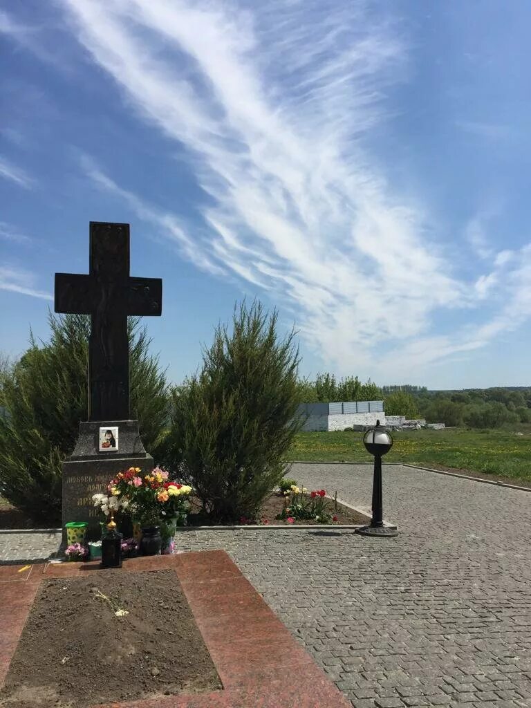 рыльский монастырь старец ипполит. рыльский монастырь могила старца. могила старца ипполита. рыльский монастырь старец ипполит. ипполит рыльский могила.