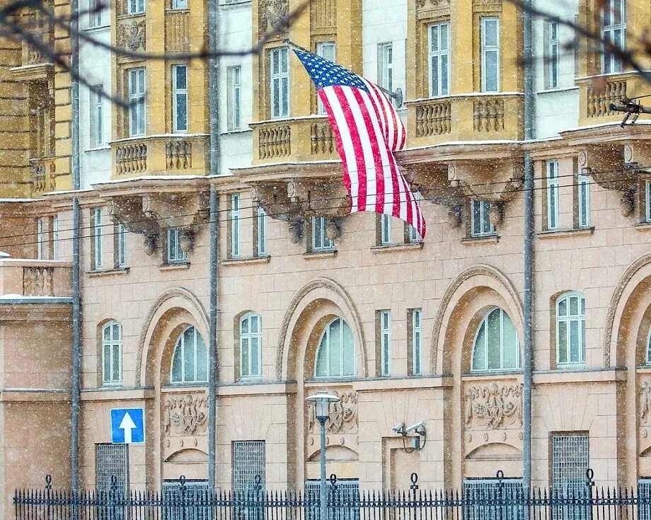 Генконсульство США В Москве. , Посольство США на Новинском,. Дипломатическое посольство США Москва. Посольство США 1992 год.
