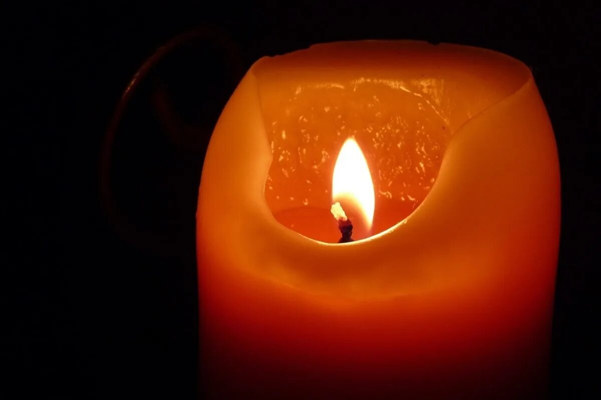 Горение свечи. Произведения свечка. Пастернак доктор живаго свеча горела. Живопись горящая свечка. Лев толстой обложка.