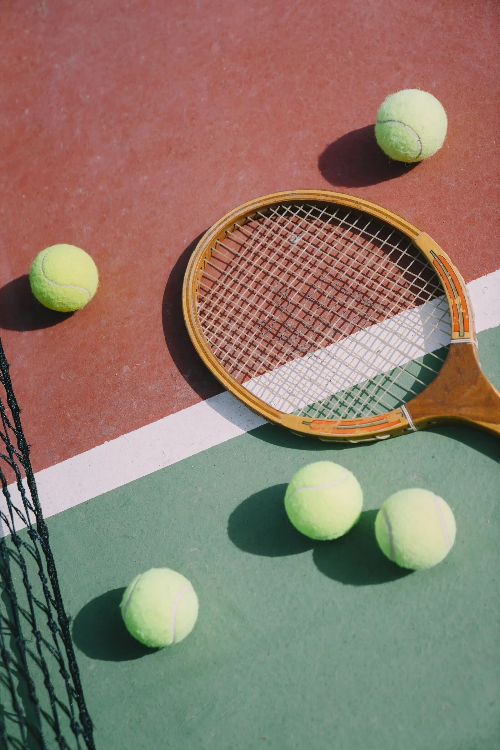 Как выглядит теннисный. Теннисный корт джумейра. Теннисная ракетка белый вилсон. Теннисный корт стэнфорд. Tennis vr ракетка.