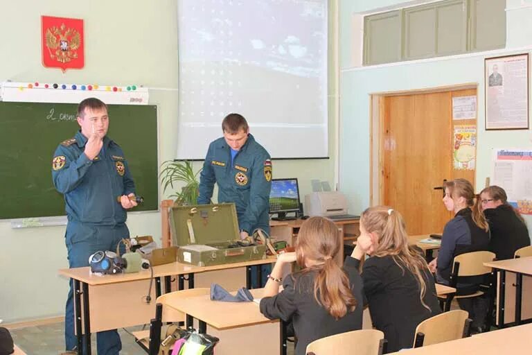 Школа гражданской защиты. Урок по гражданской обороне в школе. Урок обж в школе. Учения по гражданской обороне. Школа гражданской защиты.