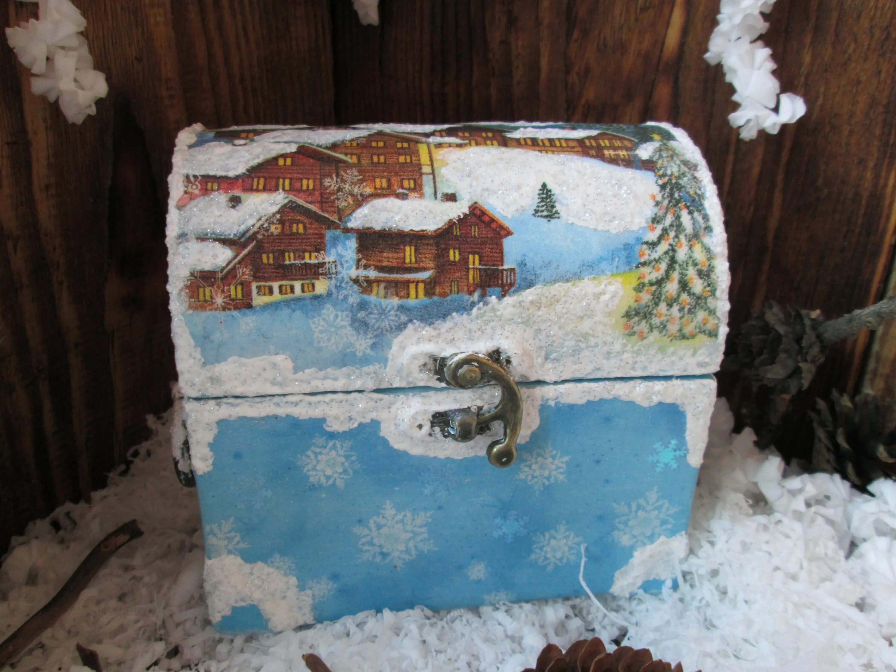 поделка волшебный сундучок новогодний. как сделать новогодний сундук. поделка волшебный сундучок новогодний. новогодний сундук. поделка сундучок.