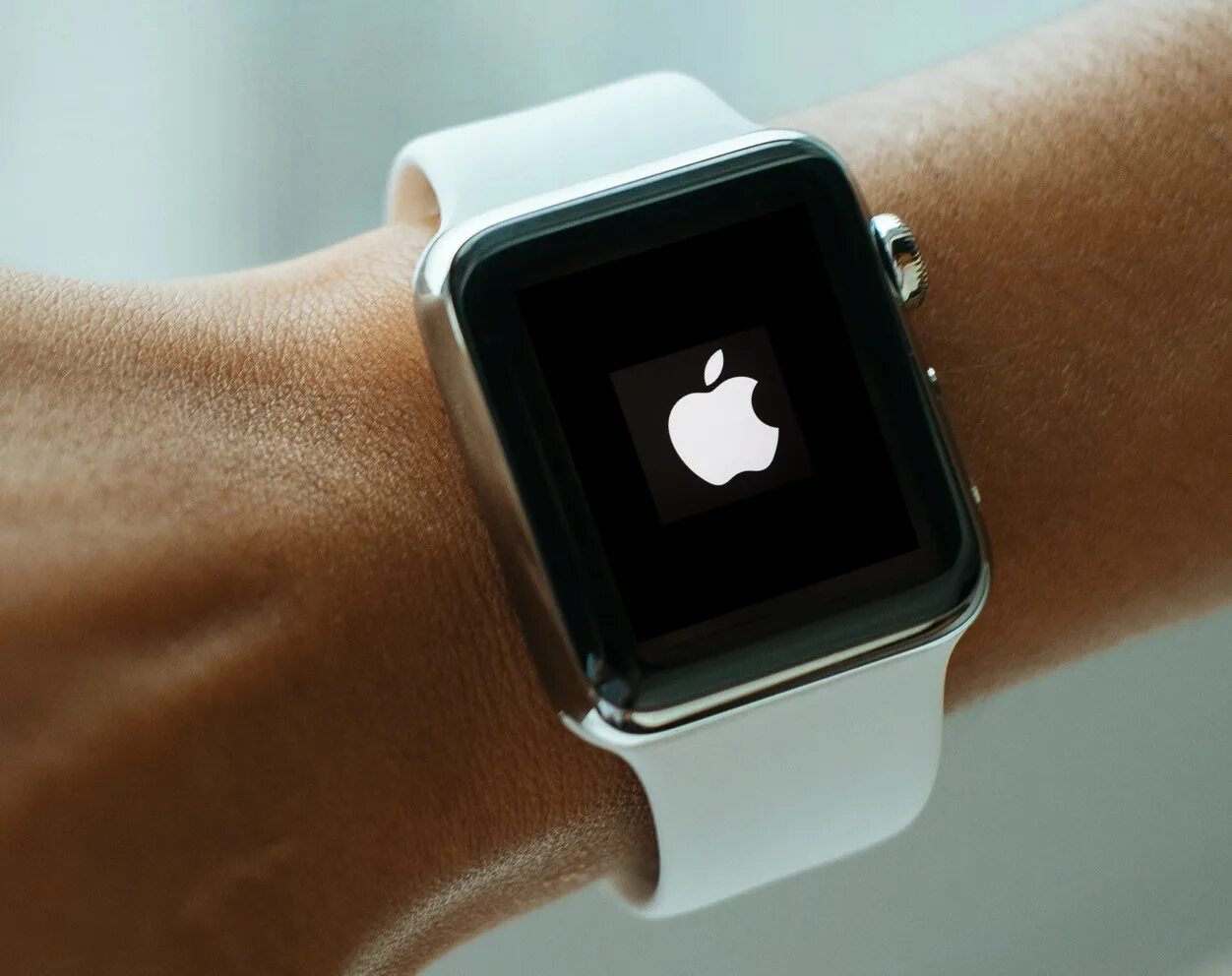 Apple watch сравнение 2023. Эпл вотч Сериес 7. Часы Аппле вотч 7. Часы айфон женские эпел. Часы Эппл вотч 7 женские.