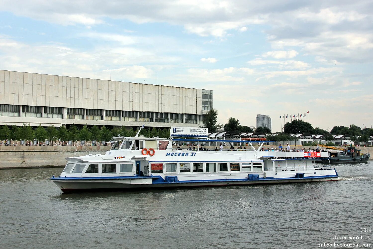 Речные маршрутки в москве. Речная маршрутка. Маршрутка в реке. Речной трамвайчик в москве. Речная маршрутка.