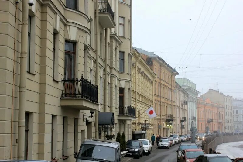 Где живет боярский в петербурге. Дом Боярского в Санкт-Петербурге. Дом Михаила Боярского в Санкт-Петербурге. Балкон Боярского. Балкон Боярского в Питере.