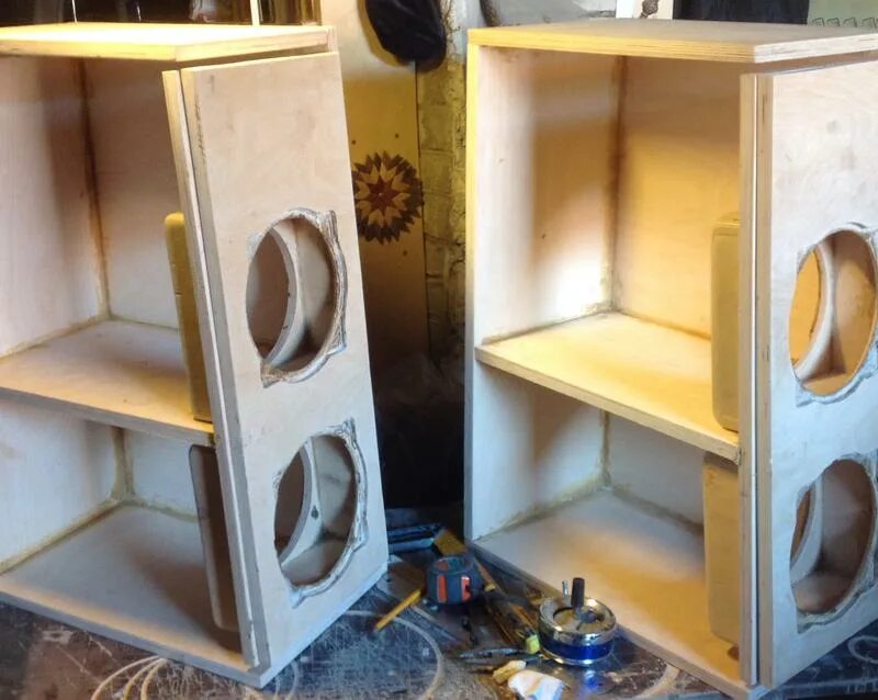 Как правильно собрать колонки. Короб для колонок и магнитолы. Динамик для домашнего сабвуфера. Как правильно собрать колонки. Усилитель для компьютерных колонок.