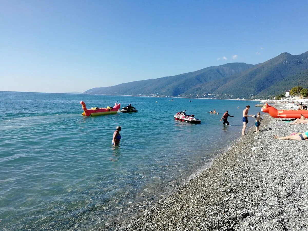 Море в абхазии в июле. Абхазия море. какое море в абхазии. открытки абхазия море. на что ловить в море в абхазии.