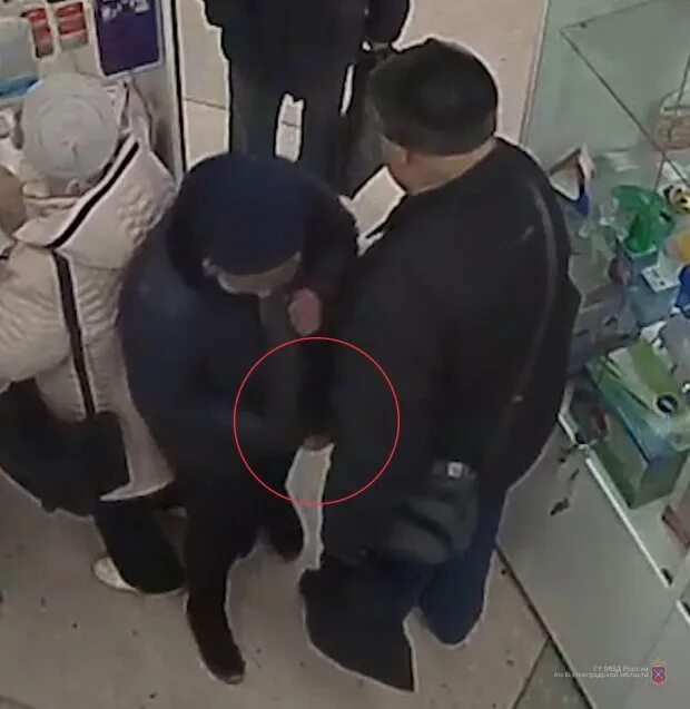 Воровки в подсобке