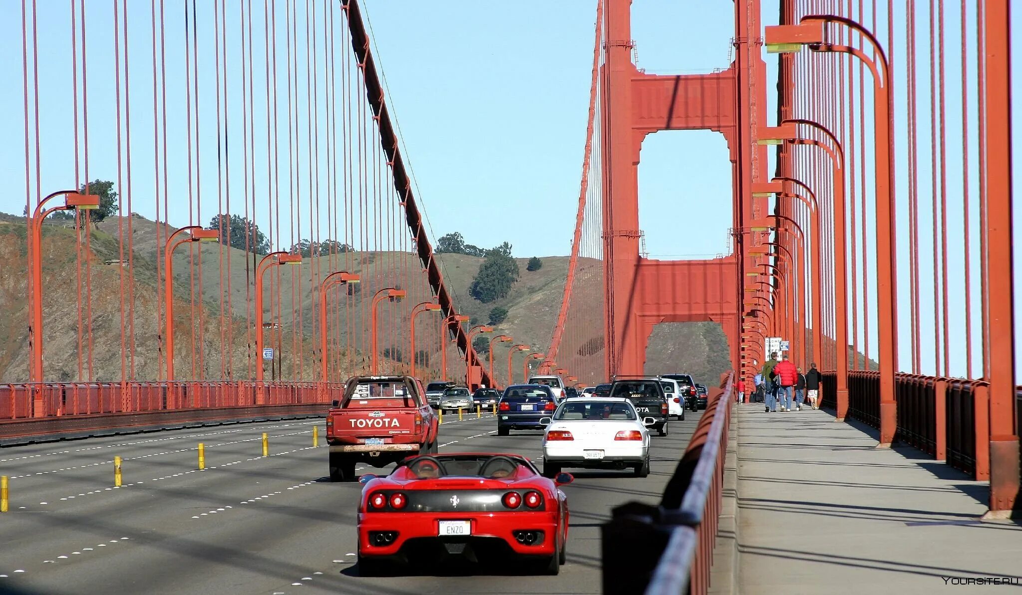 Давление автомобиля на мост. Золотые ворота Сан-Франциско car car car. Мост золотые ворота в Сан-Франциско. Мост Сан Матео в Сан-Франциско. Золотые ворота Сан Франциско машины.