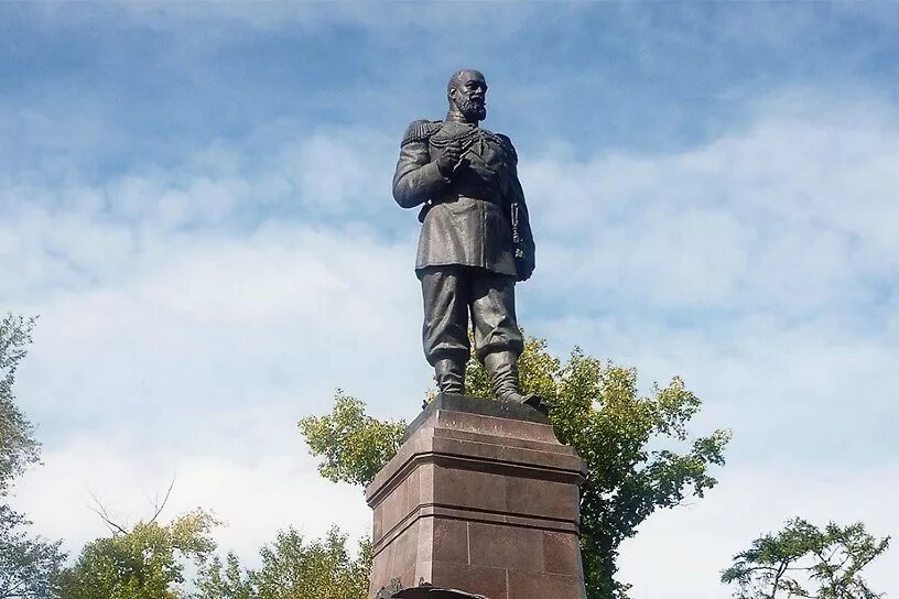 Памятник александру в иркутске. Памятник Александру III (Иркутск). Памятник Александру III — бул. Гагарина. Памятник Александру 3 в Ирк.