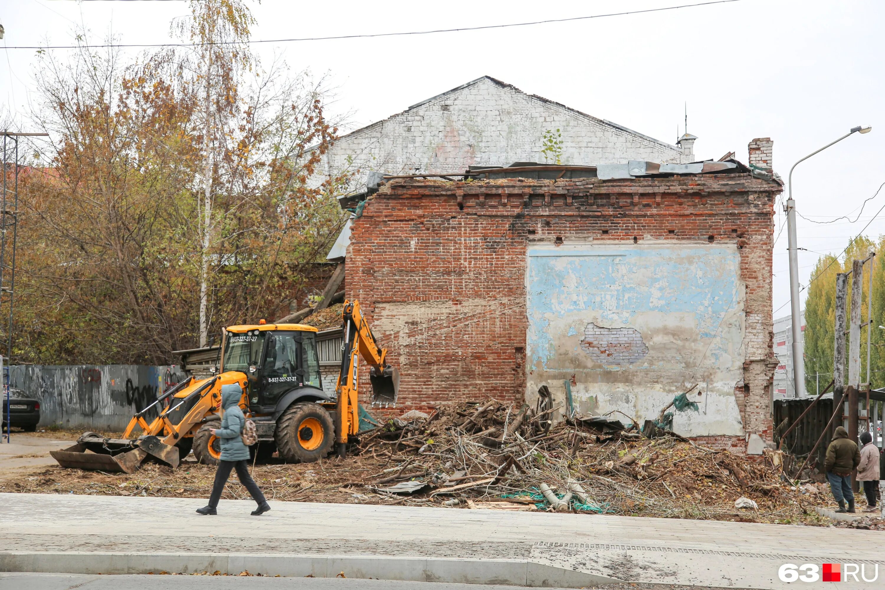 демонтаж и переселение. разбор аварийных зданий. хотят снести дом. снесенный дом. снос домов.