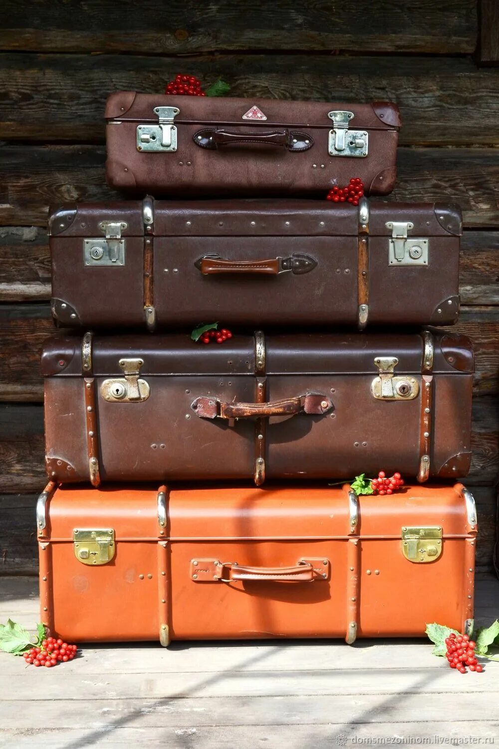 Чемодан фото. Ретро чемодан. Винтажные чемоданы. Чемодан Винтаж. Старинный чемодан.