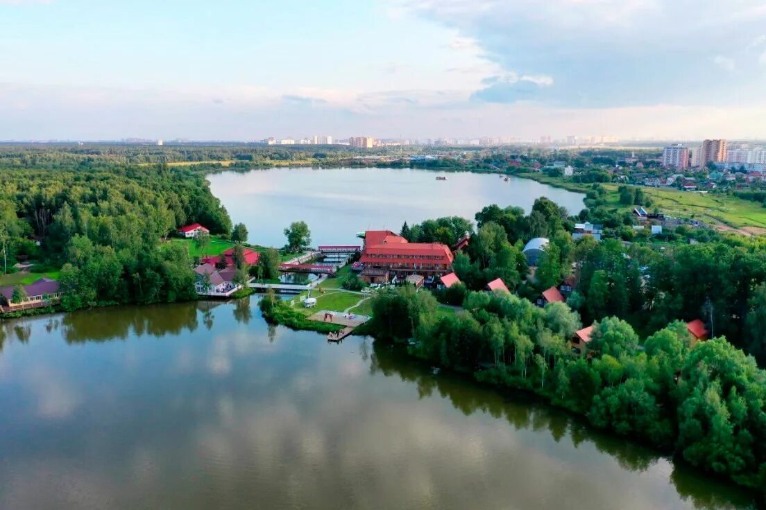 Москва медвежьи озера. Парк отель Медвежьи озёра, деревня Медвежьи озёра. Медвежьи озёра Московская область Щелковский. Отель Медвежьи озера Щелковский район. Деревня Медвежьи озёра Щелковский район Московская область.