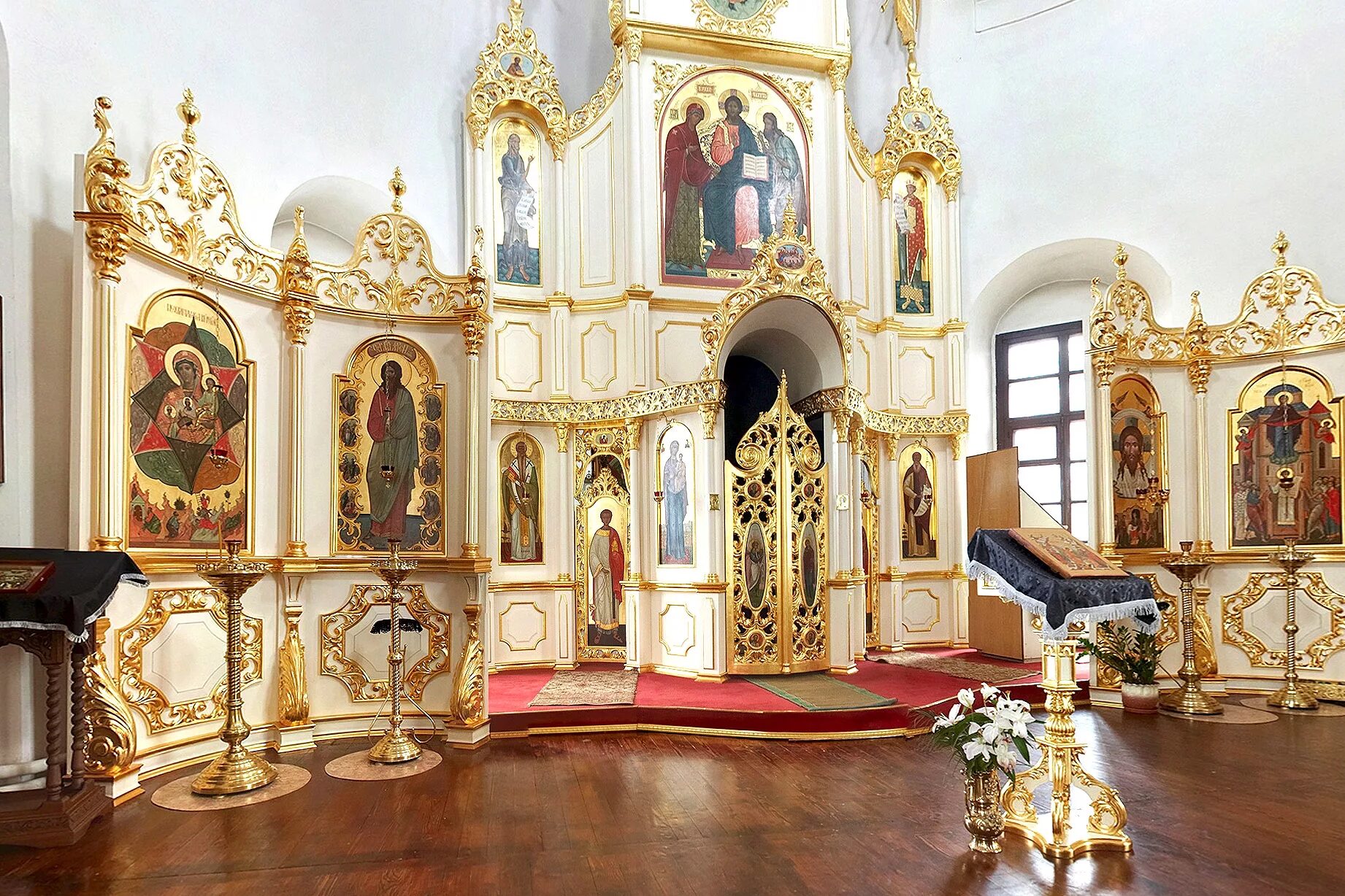 иконостас покровского собора великий новгород. каноны иконостаса. храмовый иконостас. иконостас троицкого храма в мансурово. иконостас алтарь в церкви.