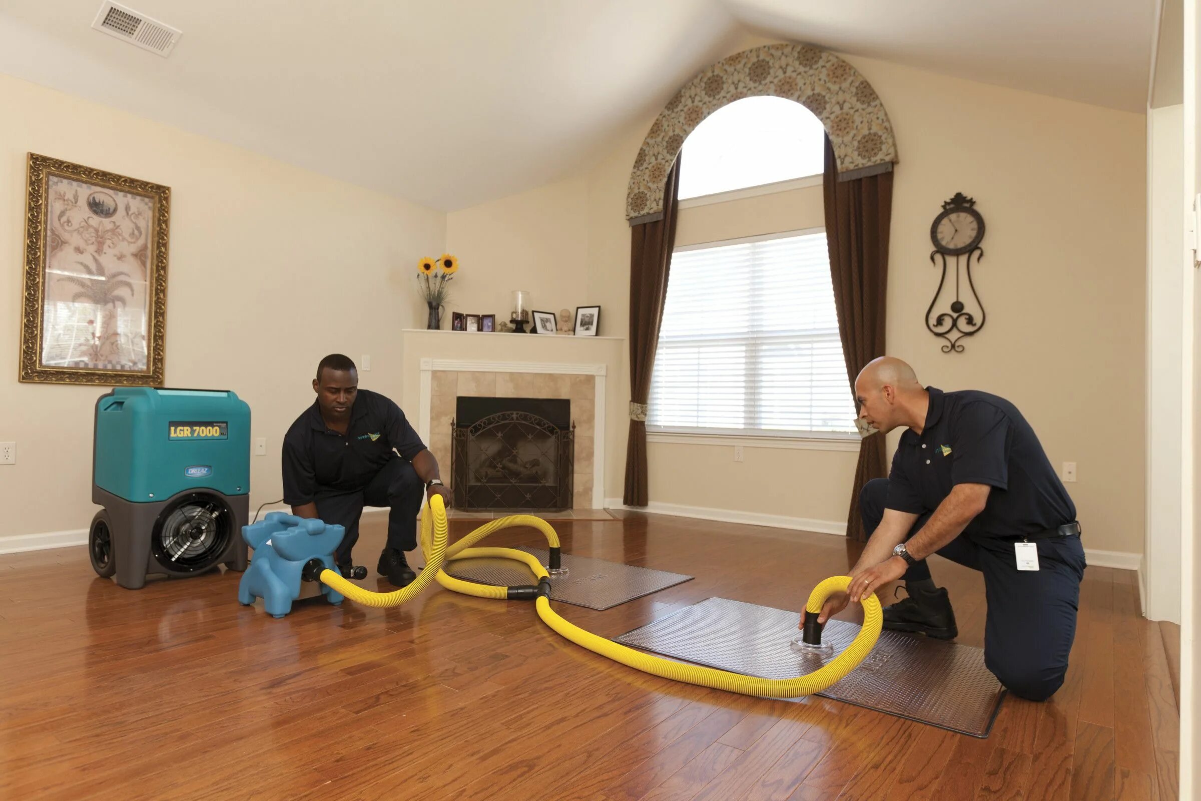 Firm damage. Water damage restoration. уборка после наводнения. уборка после потопа. просушка домов.
