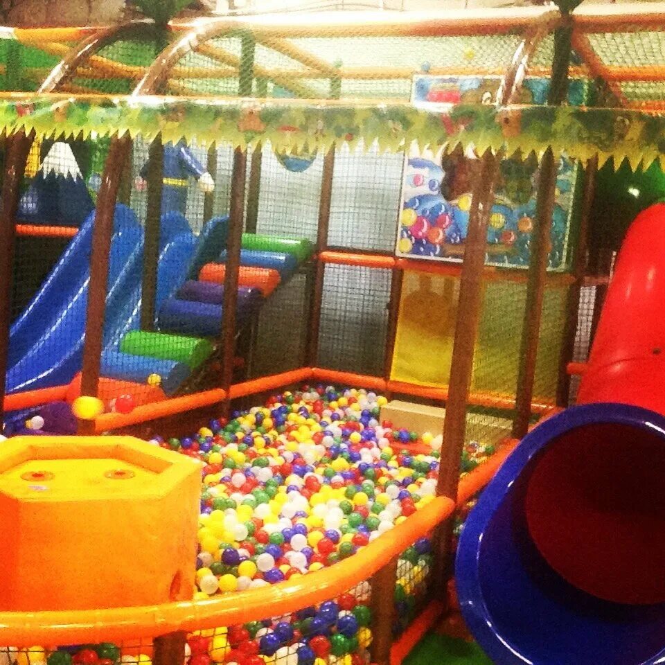 Развивайка для детей химки. Куда сходить в химках с ребенком. Мега химки для детей развлечения. Мега химки детская игровая комната. Куда сходить в химках с ребенком.