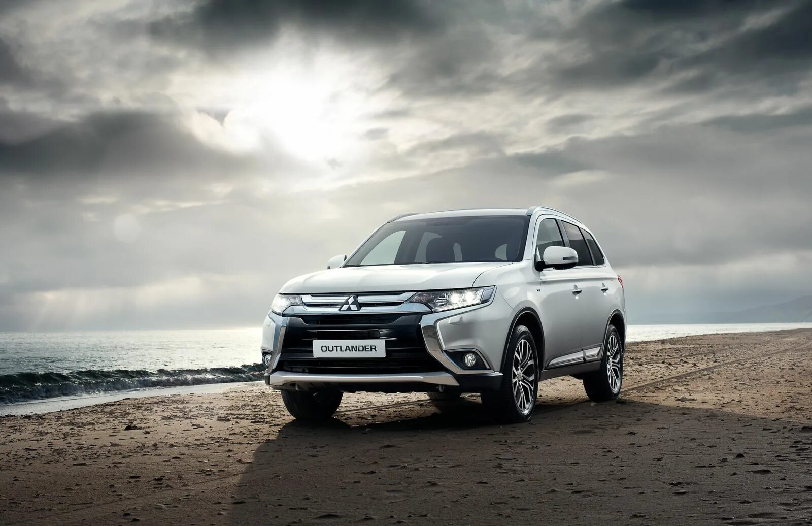 Митсубиси аутлендер какой купить. Митсубиси Аутлендер 2015. Mitsubishi Outlander 2016. Митсубиси Аутлендер 2016. Mitsubishi Outlander Mitsubishi Outlander.