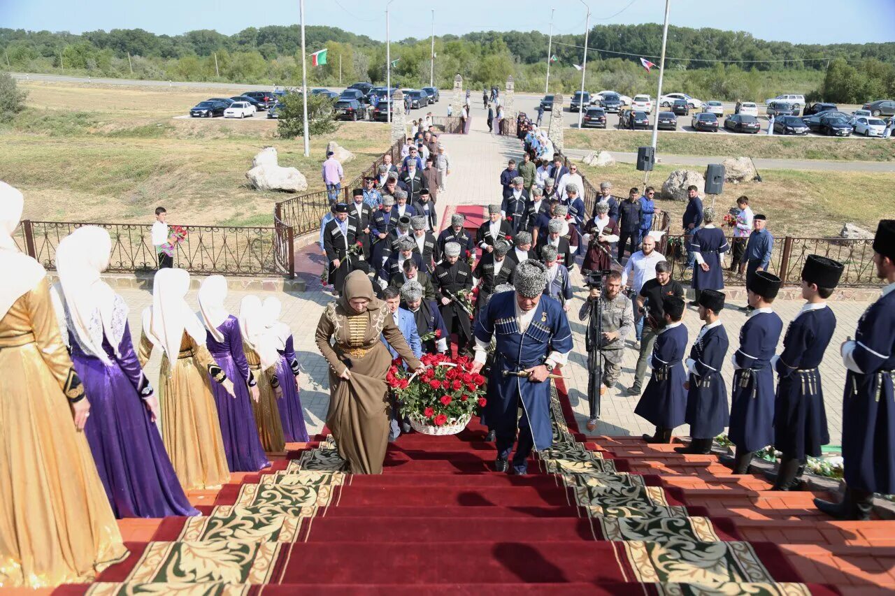 этно деревня дади юрт. памятники в чечне российским офицерам. штурм села дади-юрт. село дади юрт. дади юрт 1819.