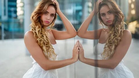 Модель отражается